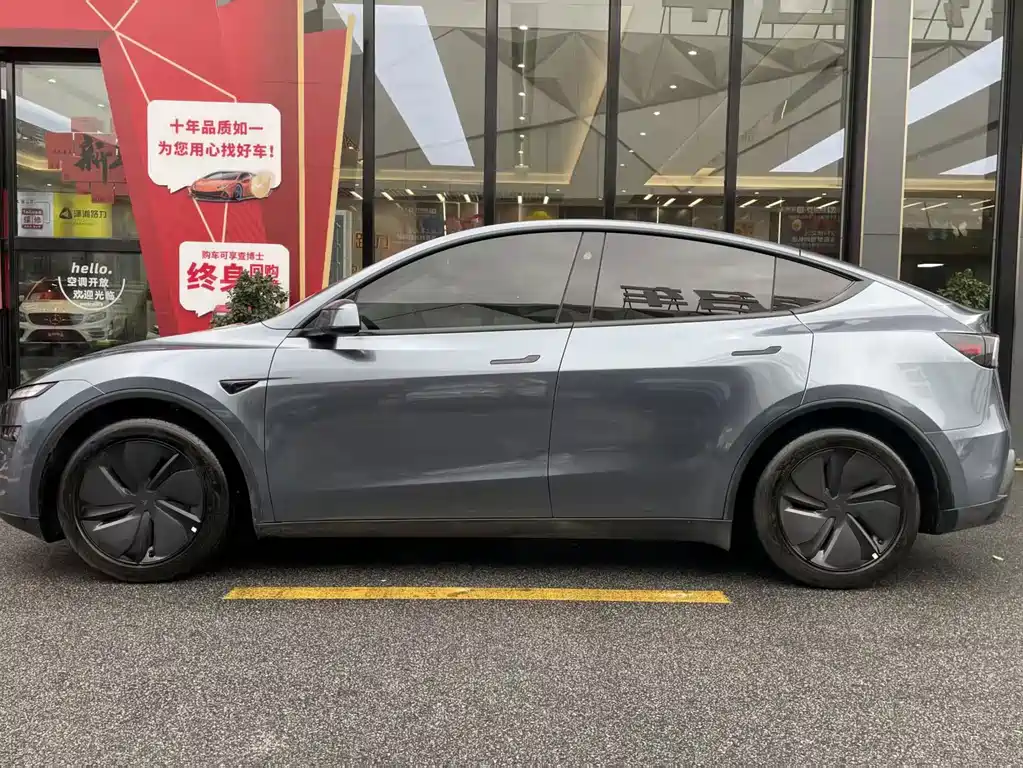 Tesla Model Y 2025