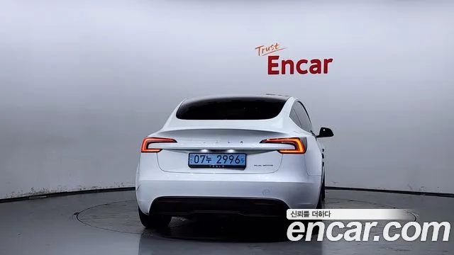 Tesla Model 3 2024