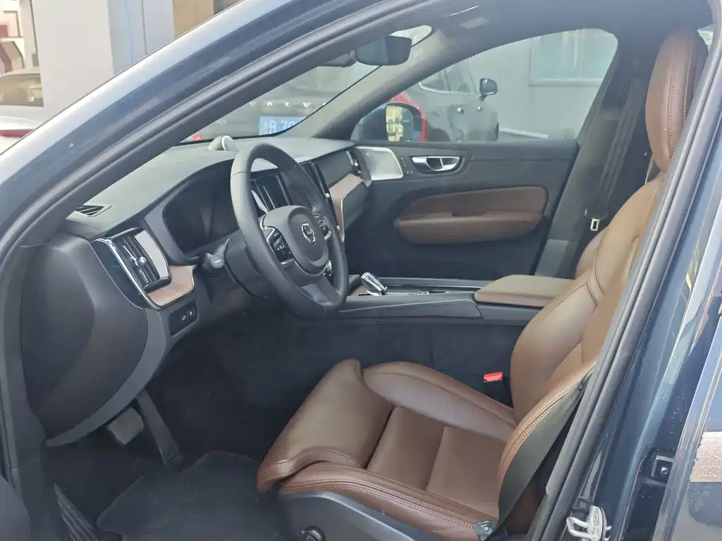 Volvo XC60 2023
