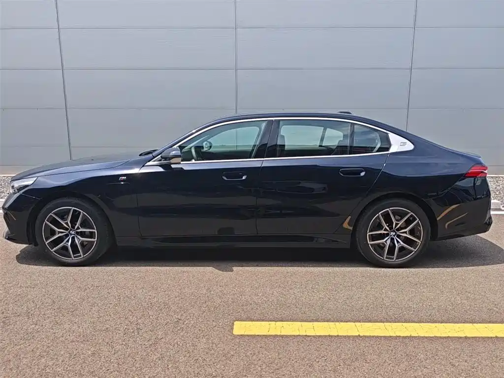 BMW i5 2025