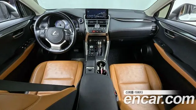 Lexus NX 2021