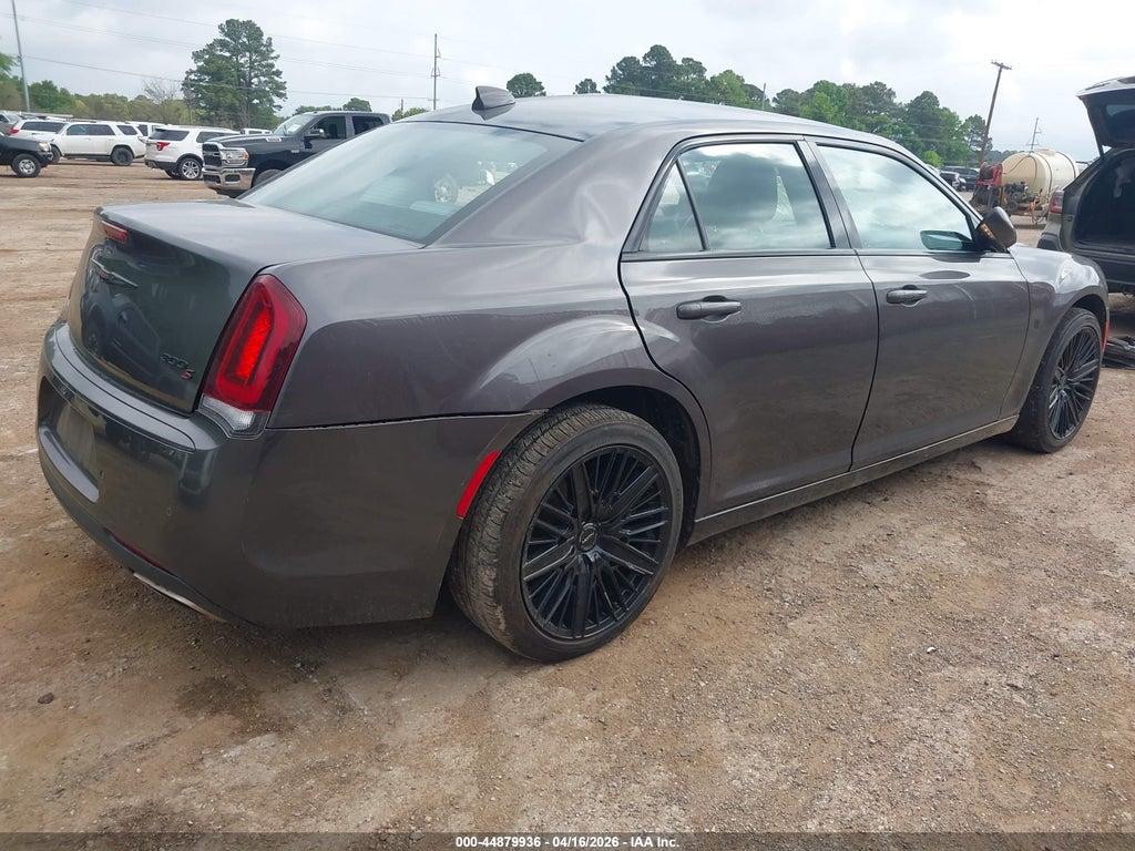 Chrysler 300 2021