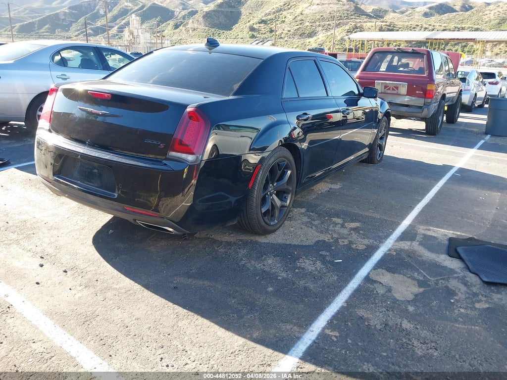 Chrysler 300 2021