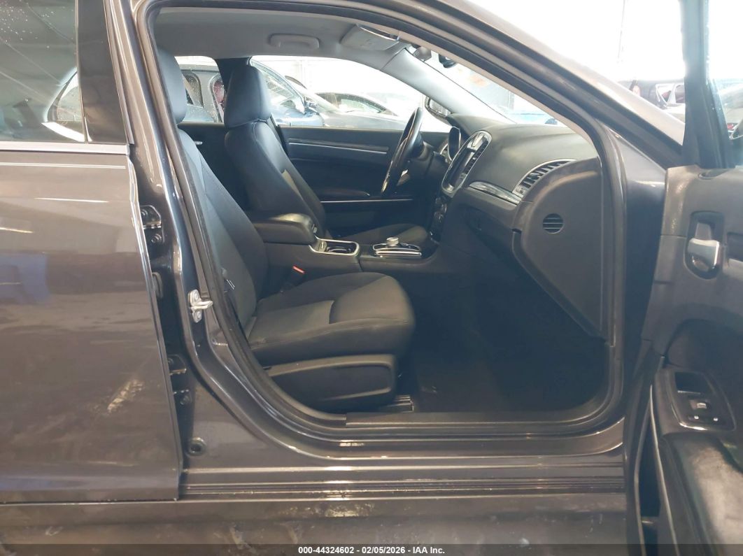 Chrysler 300 2021