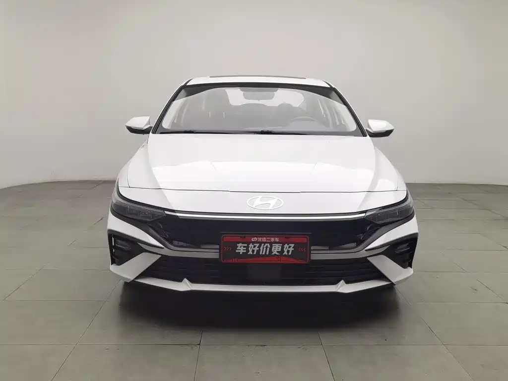 Hyundai Elantra 2025