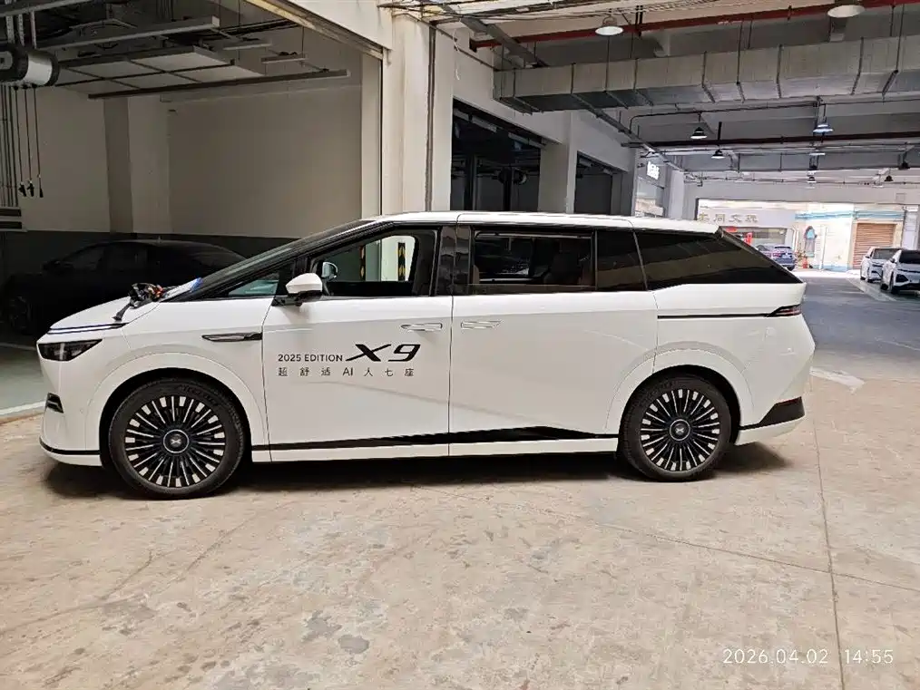 Xpeng X9 2025
