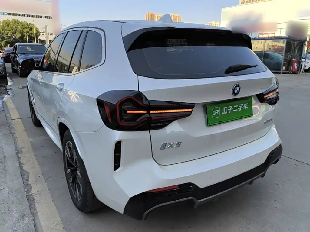 BMW iX3 2024