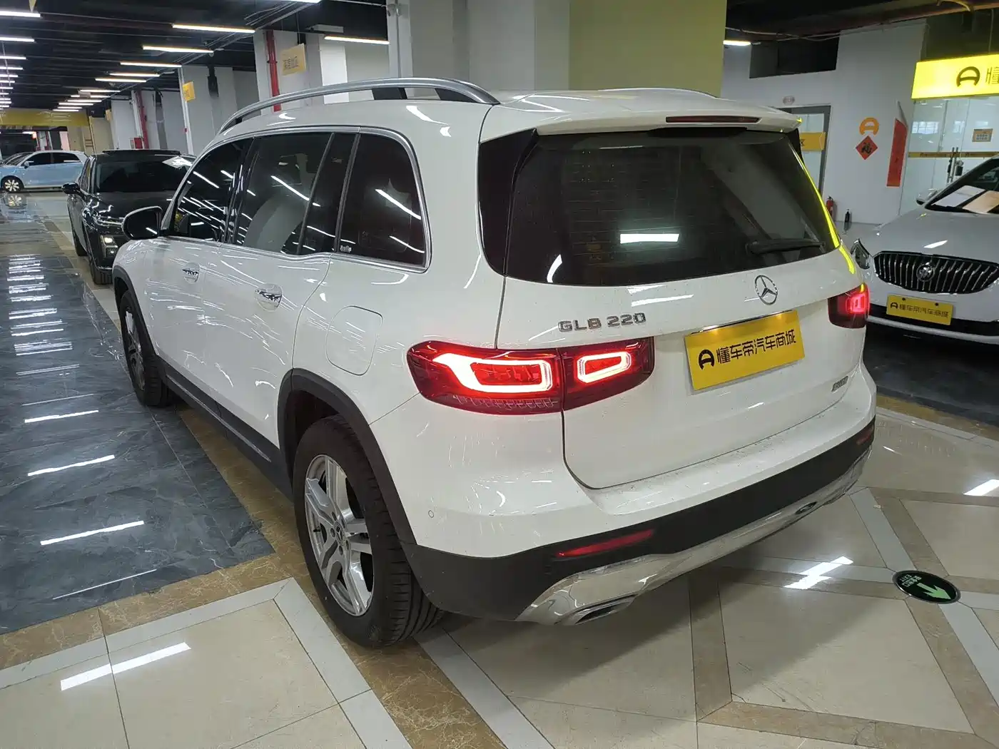 Mercedes-Benz GLB 2023