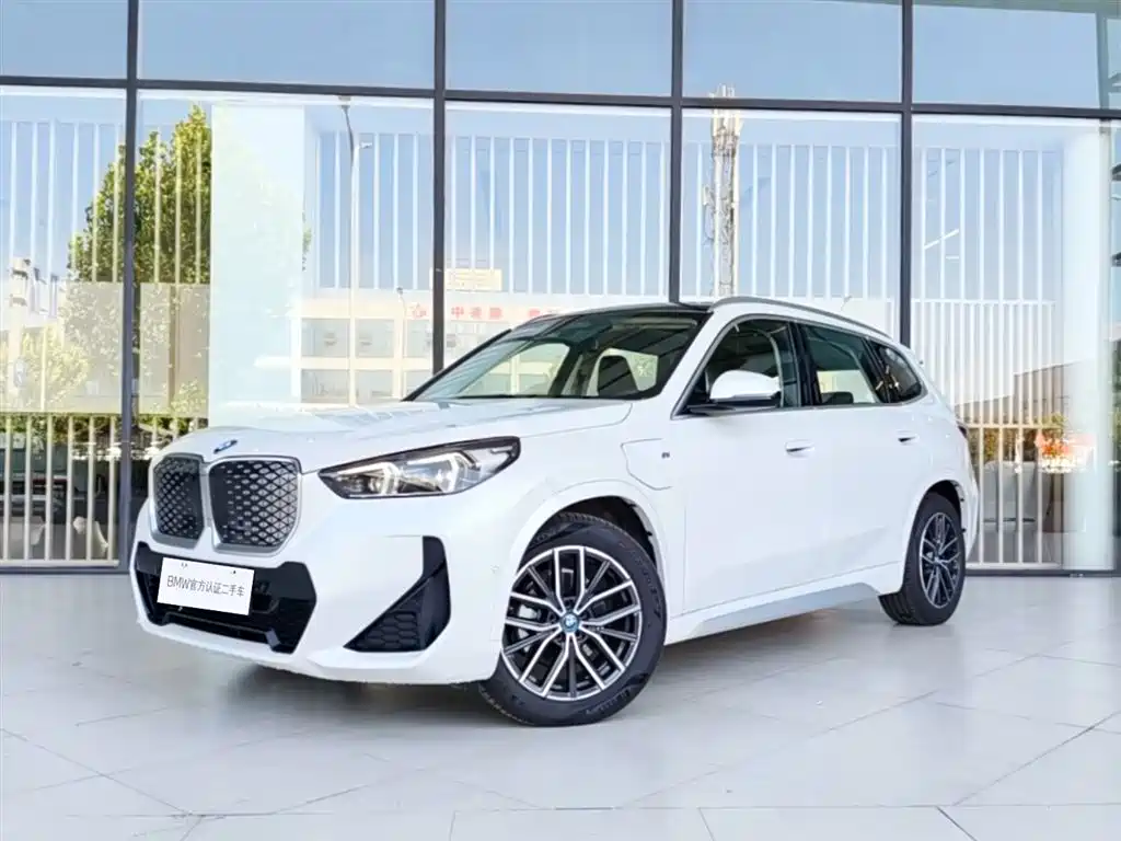 BMW iX1 2025