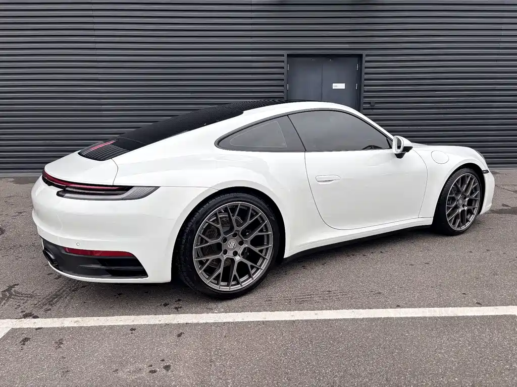 Porsche 911 2025