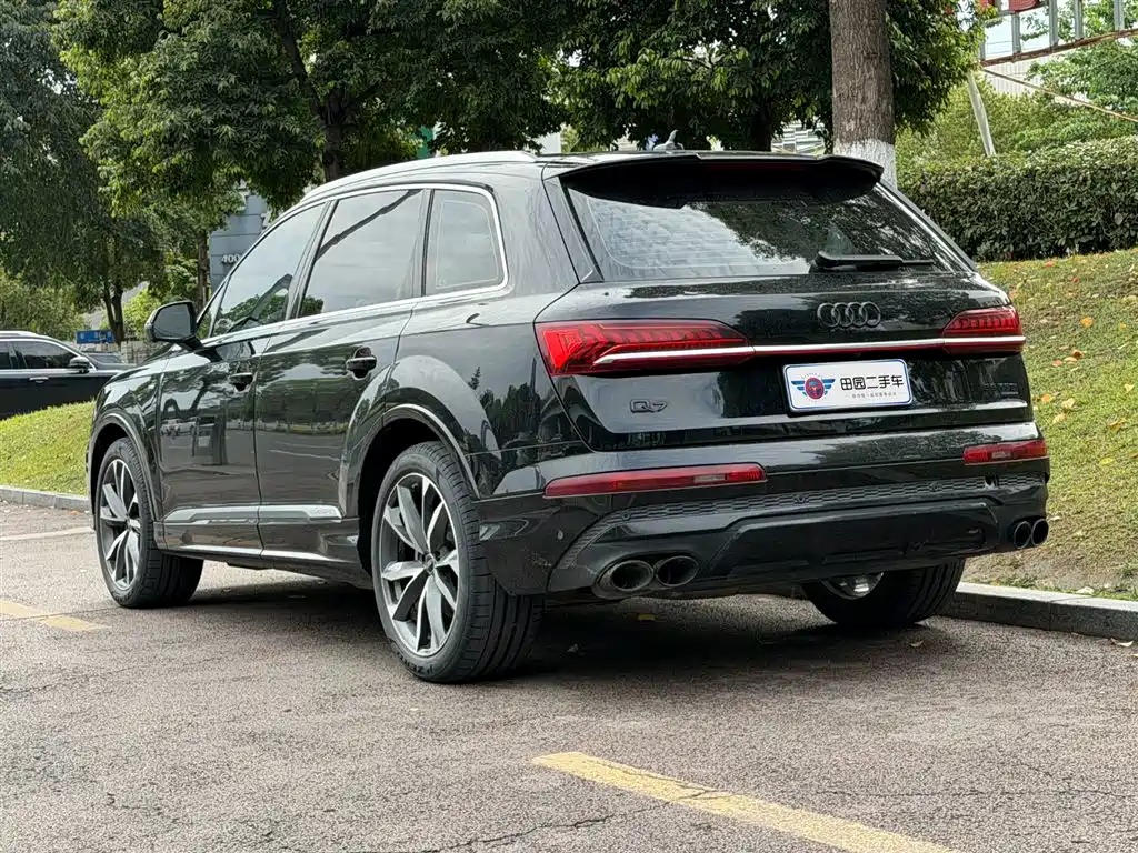 Audi Q7 2024