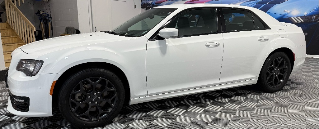 Chrysler 300 2023