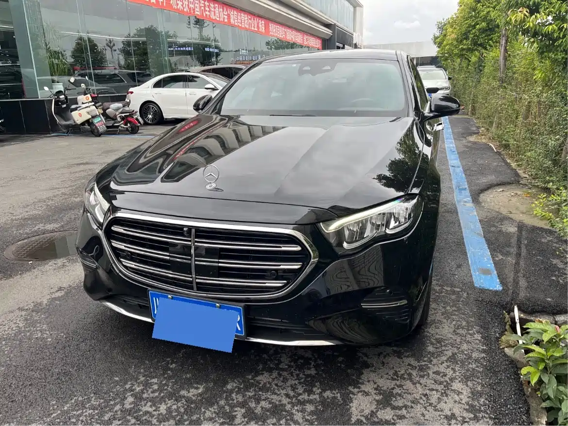 Mercedes-Benz E-Класс 2023