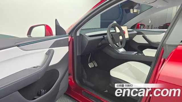 Tesla Model Y 2025