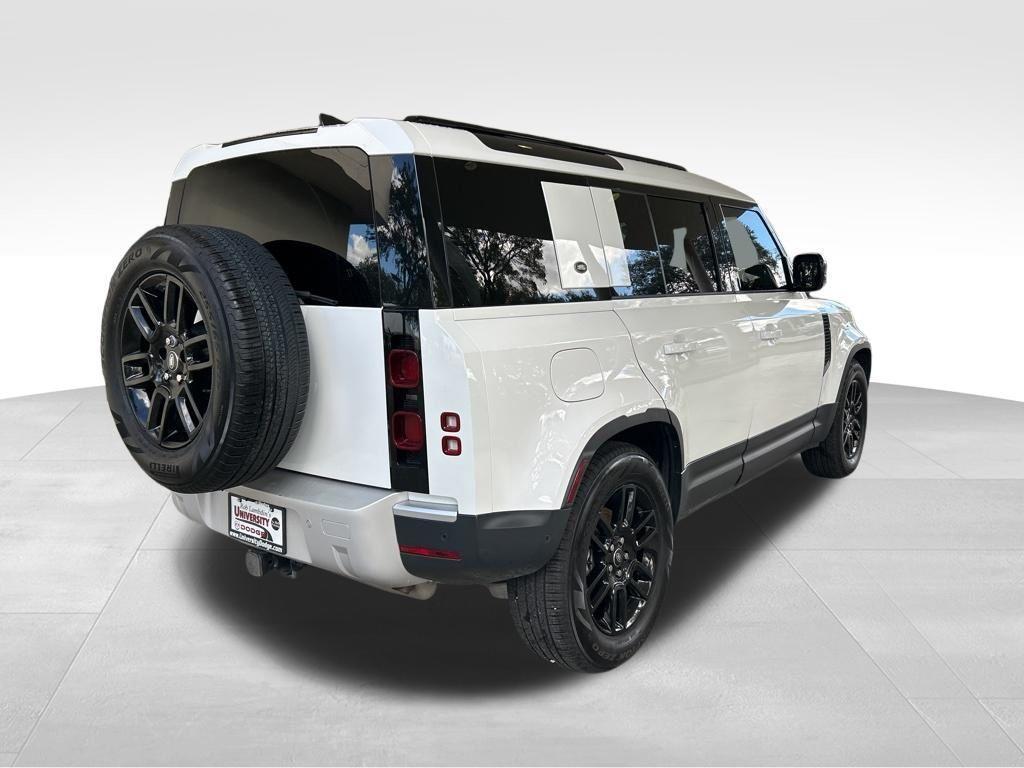 Land Rover Defender 2024