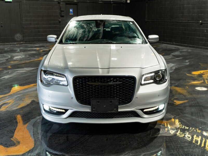 Chrysler 300 2023