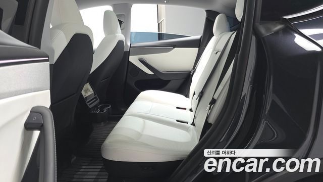 Tesla Model Y 2025