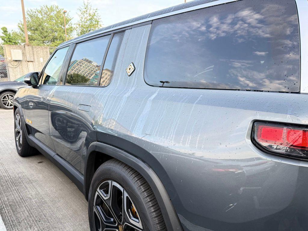 Rivian R1S 2022