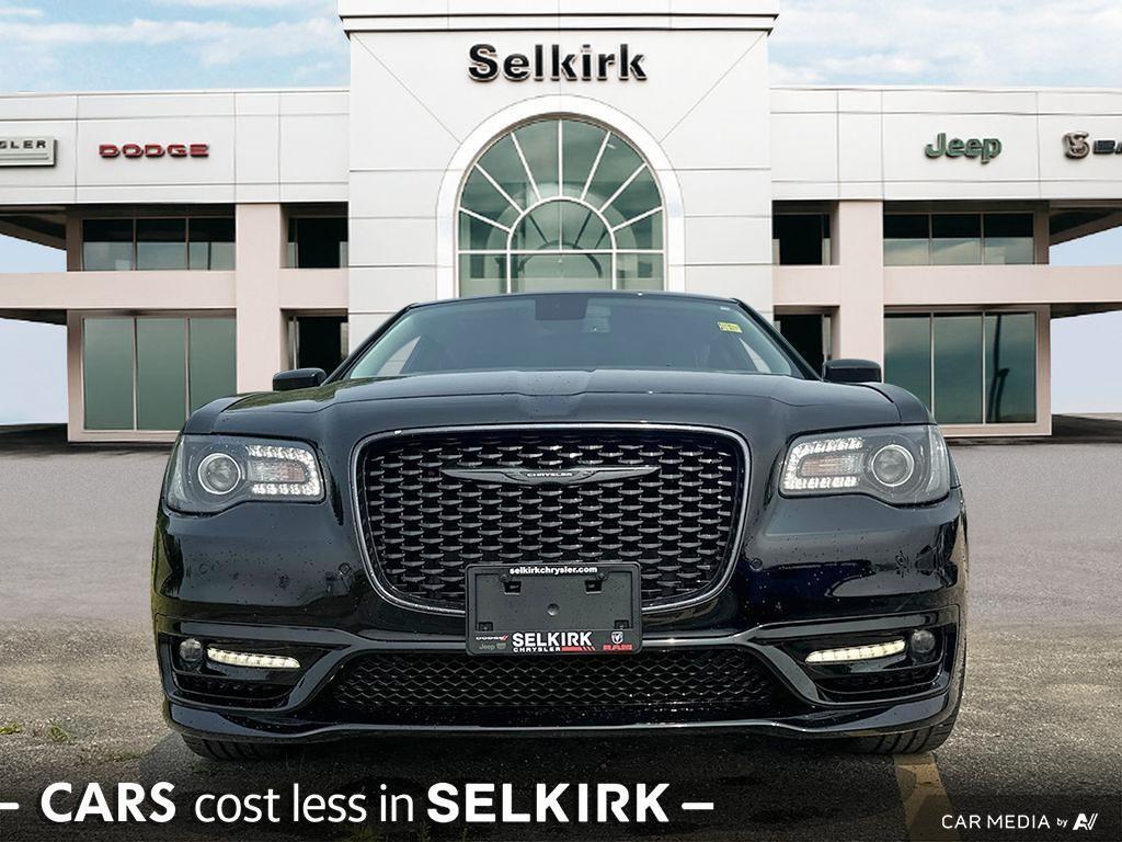 Chrysler 300 2022