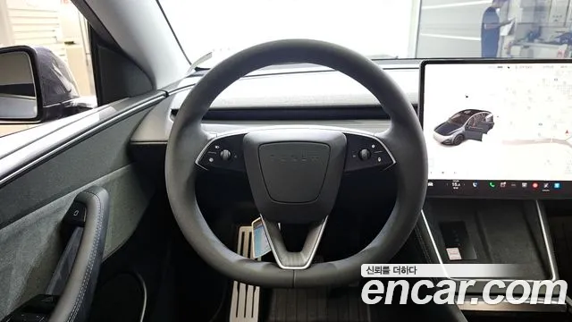 Tesla Model Y 2025