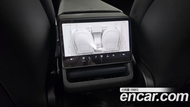 Tesla Model Y 2025