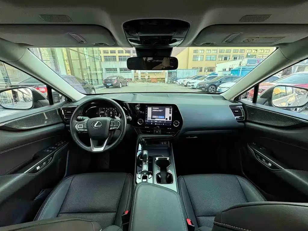 Lexus NX 2021