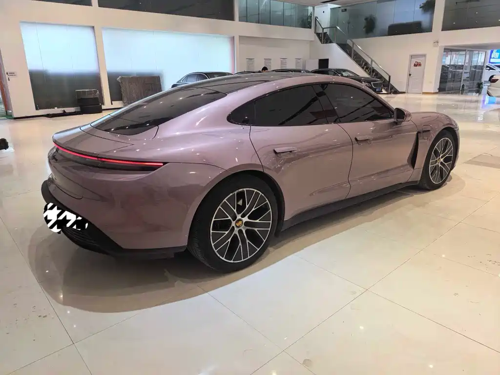 Porsche Taycan 2022