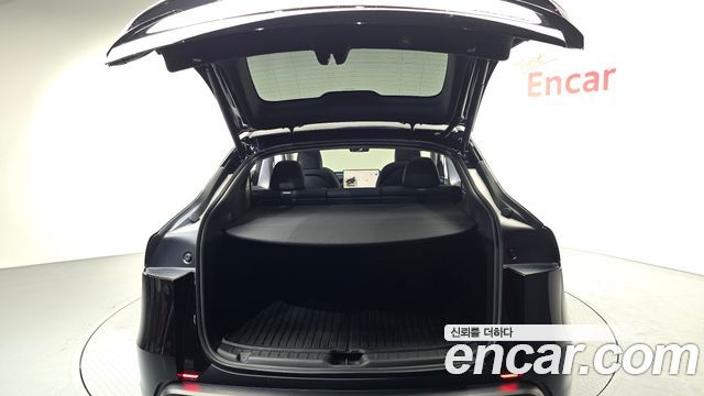 Tesla Model Y 2025