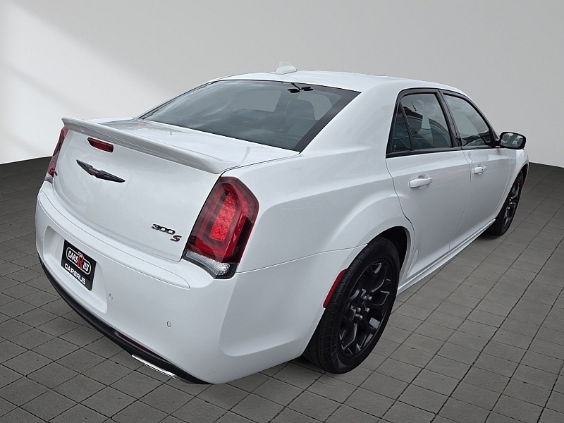 Chrysler 300 2023