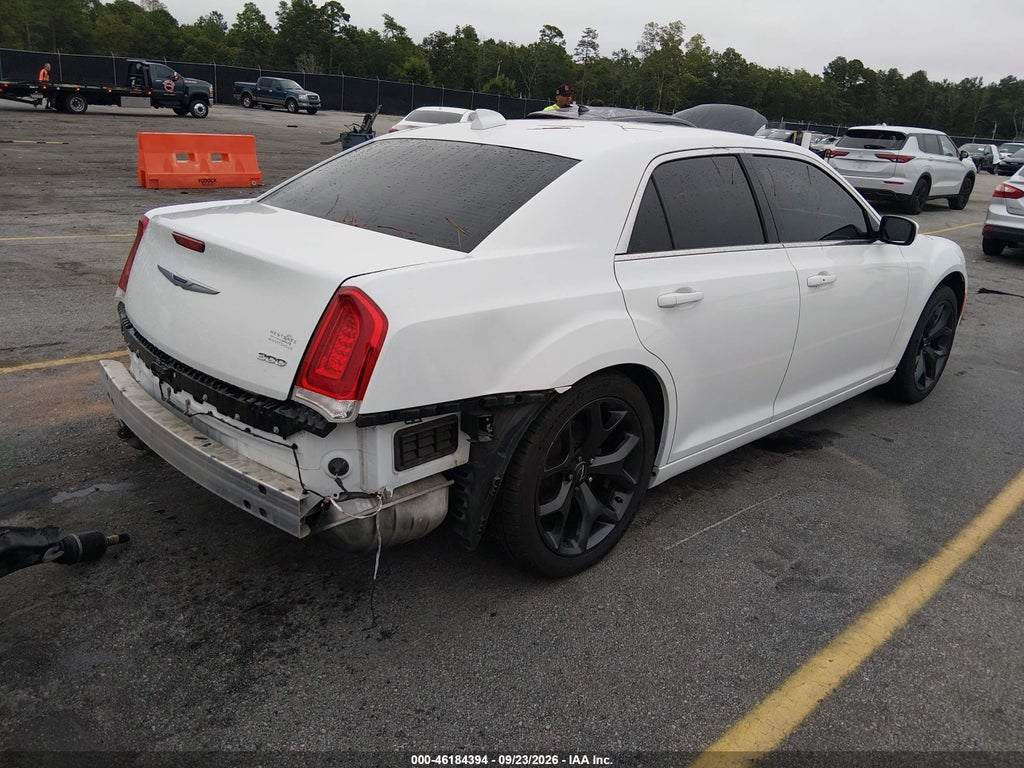 Chrysler 300 2021