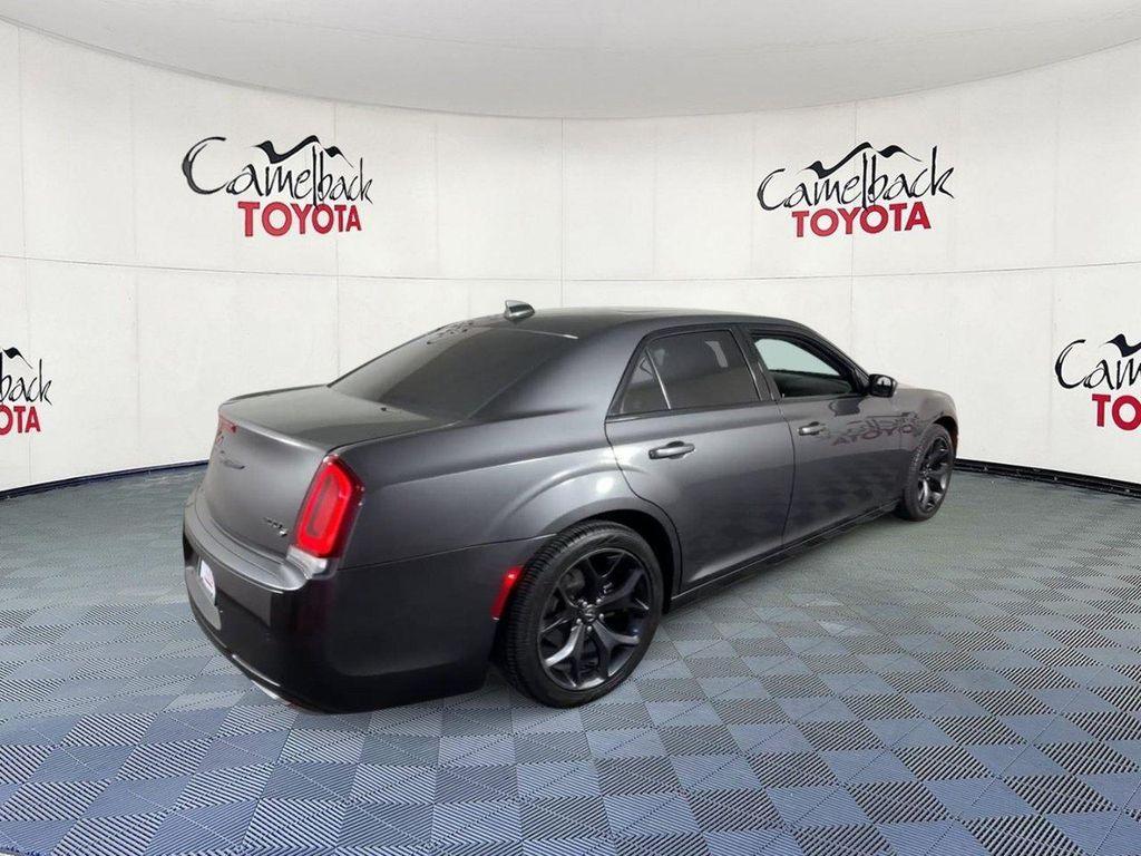Chrysler 300 2021