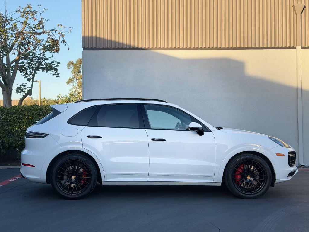 Porsche Cayenne 2021