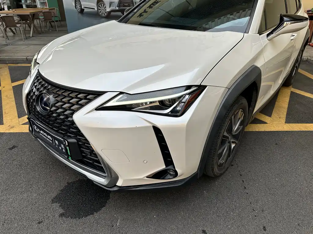 Lexus UX 2021