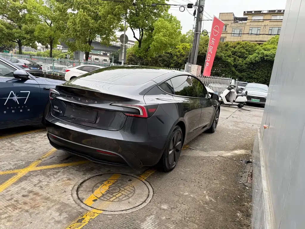 Tesla Model 3 2024