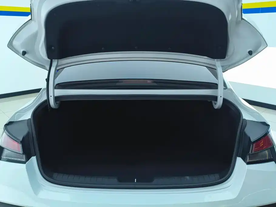 Hyundai Elantra 2025