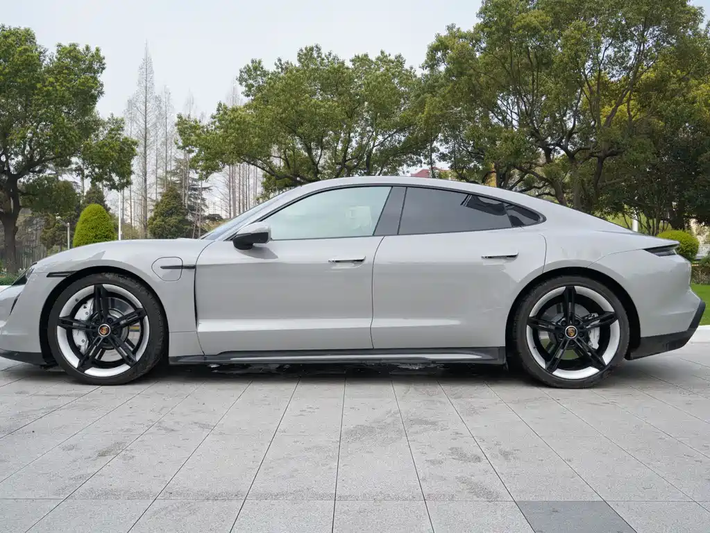 Porsche Taycan 2021
