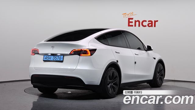 Tesla Model Y 2024