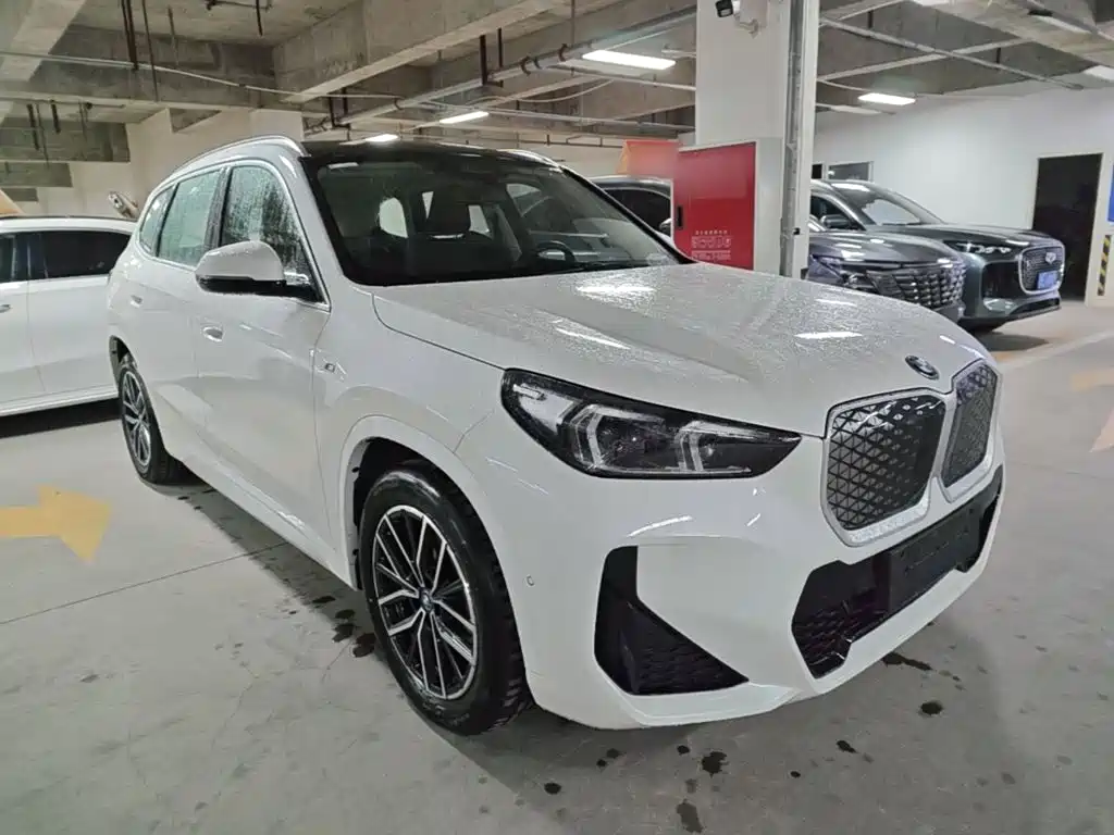 BMW iX1 2025