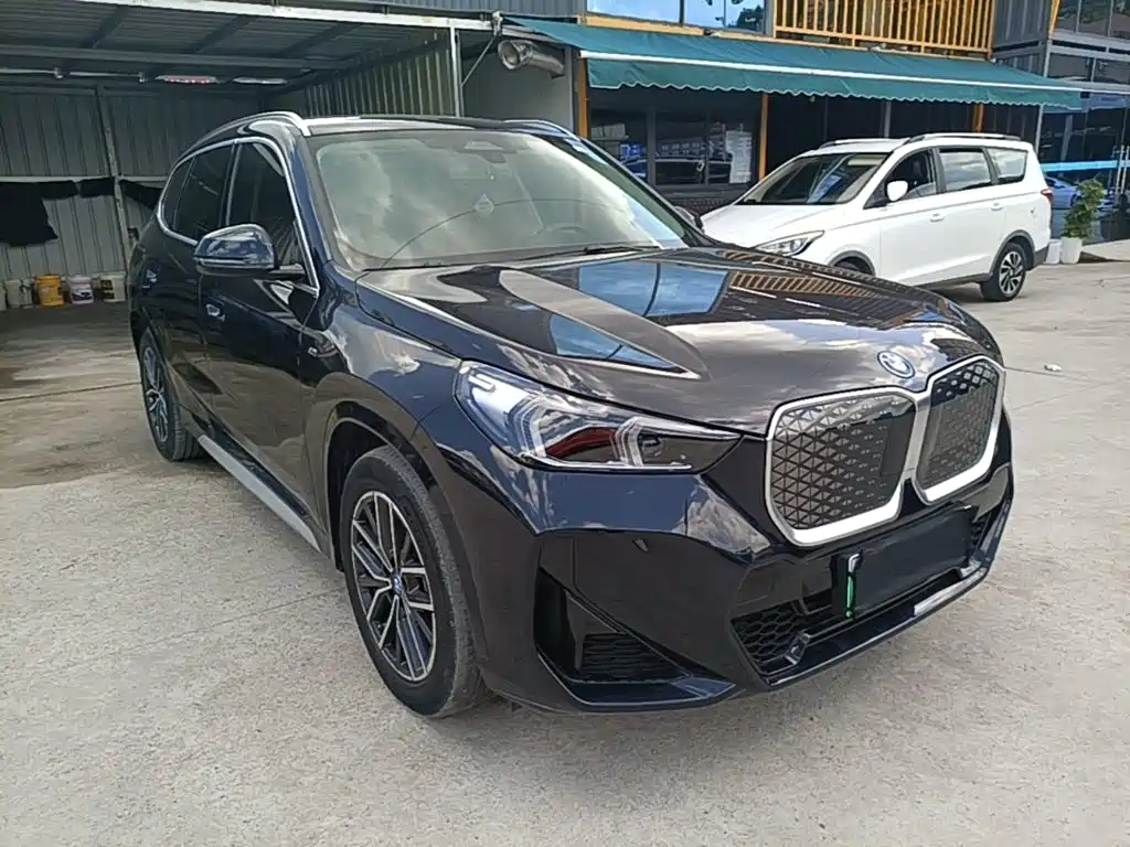 BMW iX1 2024