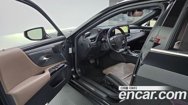 Lexus ES 2024
