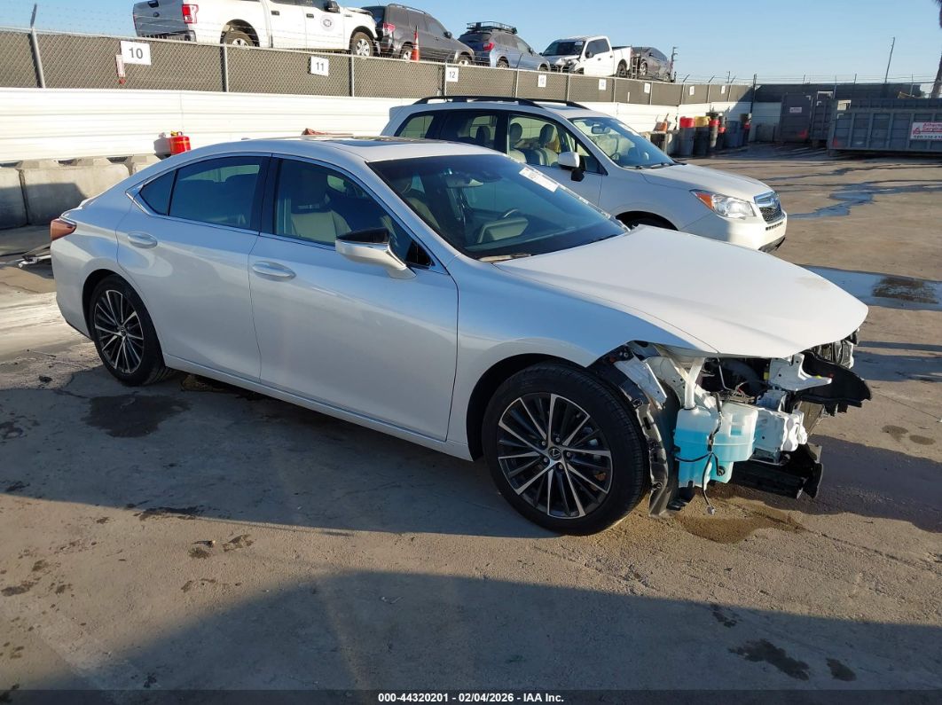 Lexus ES 2025
