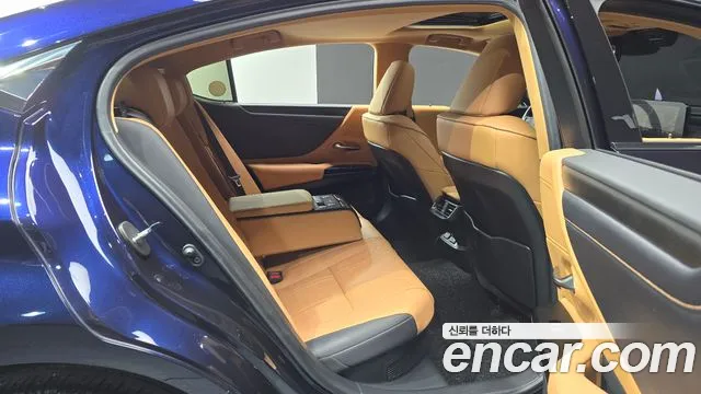 Lexus ES 2022