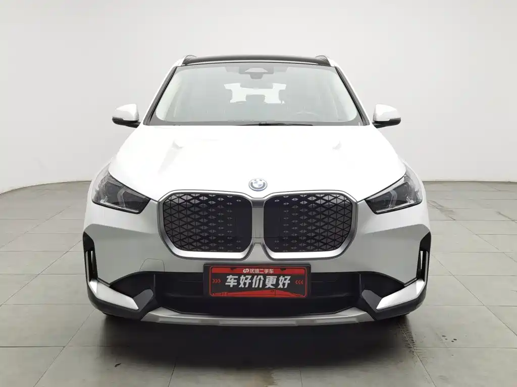 BMW iX1 2025