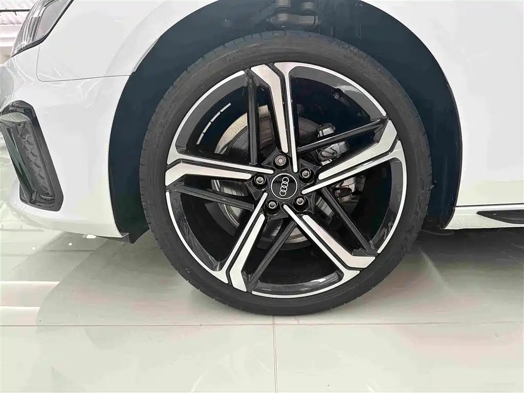 Audi A4 2025