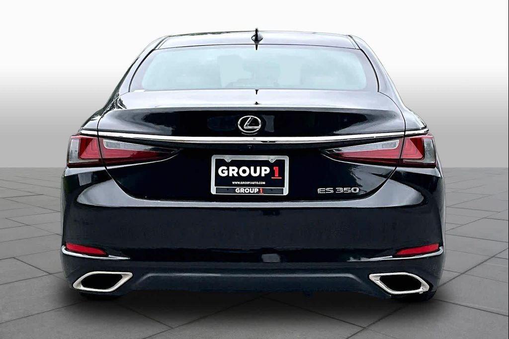 Lexus ES 2022