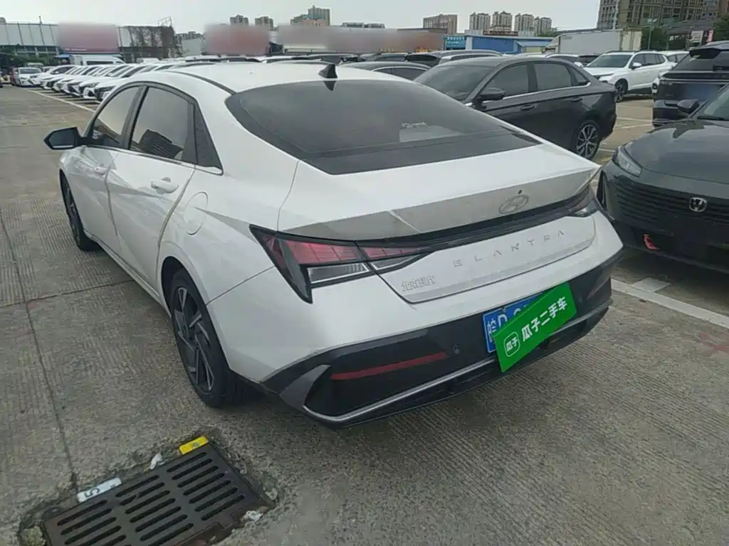 Hyundai Elantra 2024