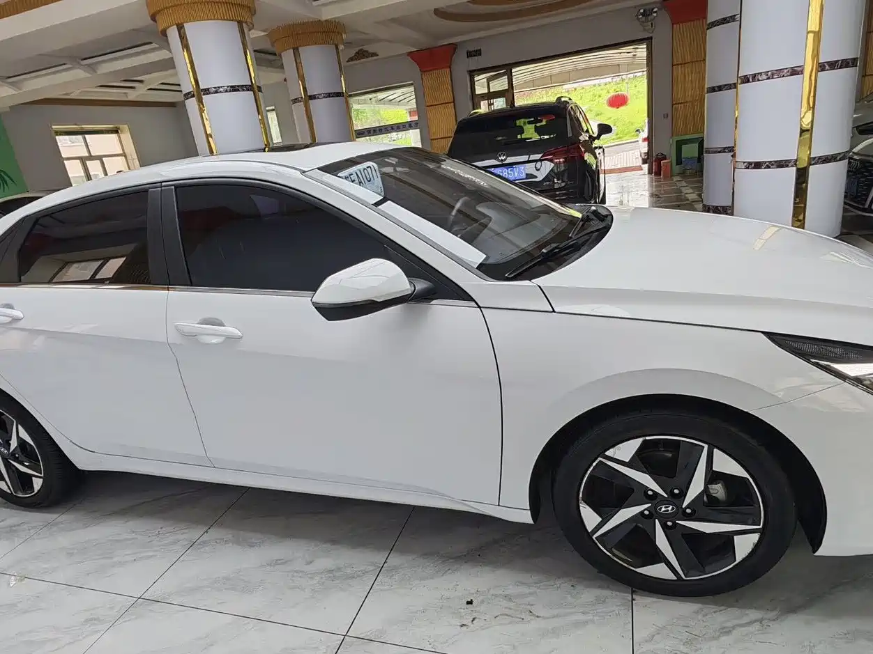 Hyundai Elantra 2022