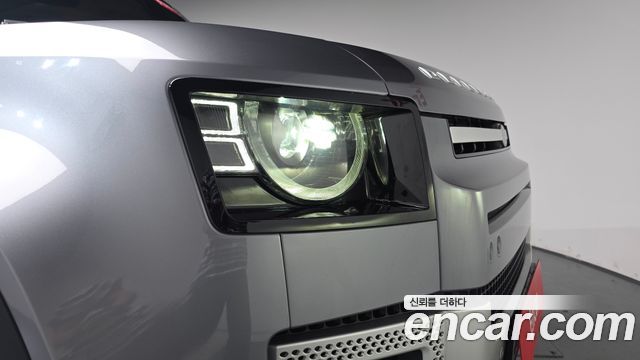 Land Rover Defender 2023