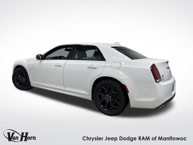 Chrysler 300 2023