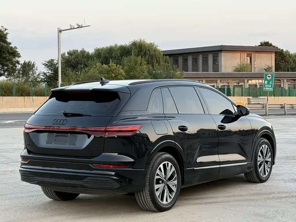 Audi Q5 e-tron 2023